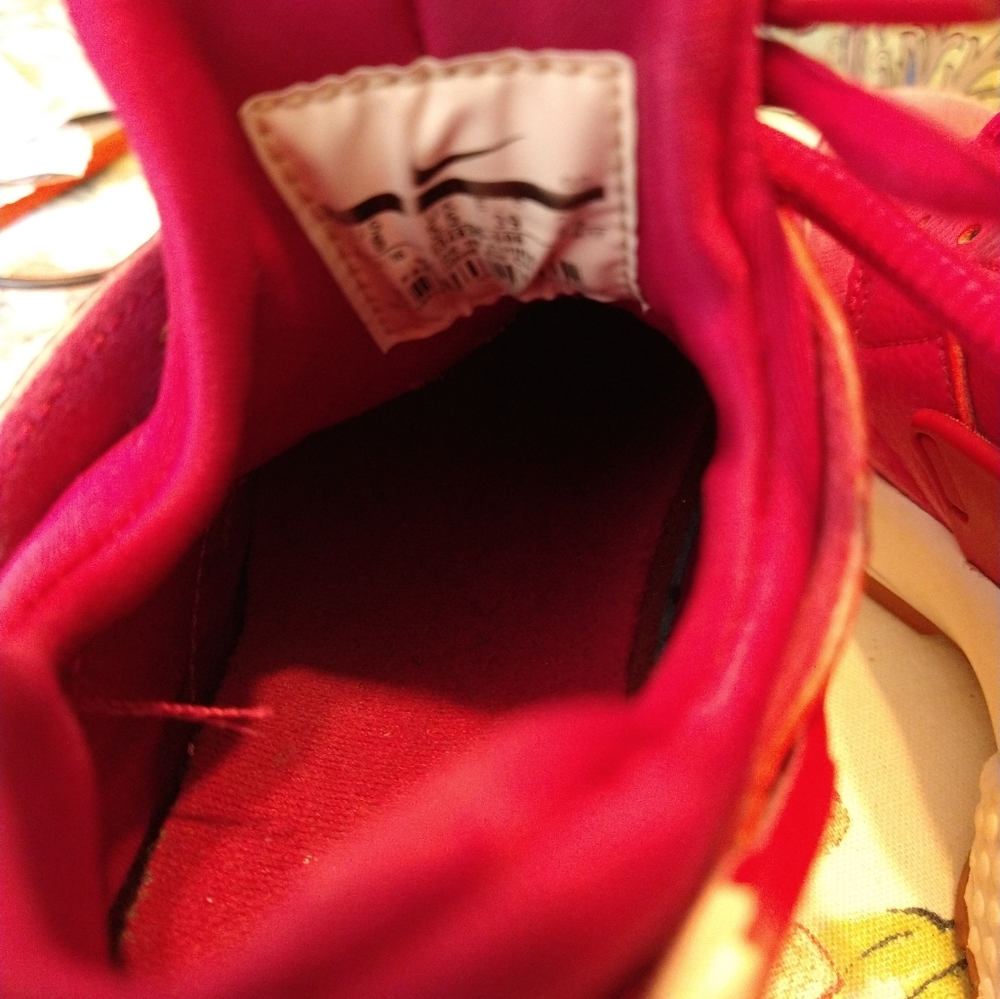 Sneakers - Picture 4 of 7